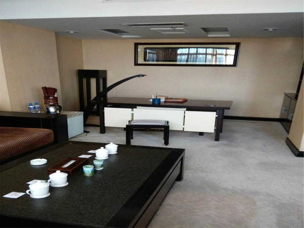 Datong Hongqi Grand Hotel Exterior photo
