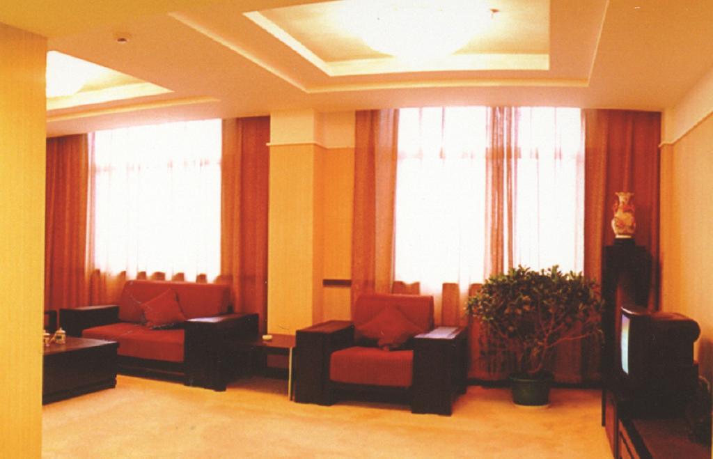 Datong Hongqi Grand Hotel Exterior photo