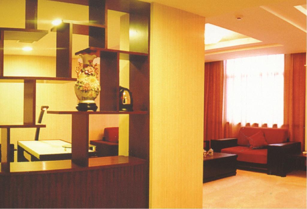 Datong Hongqi Grand Hotel Exterior photo